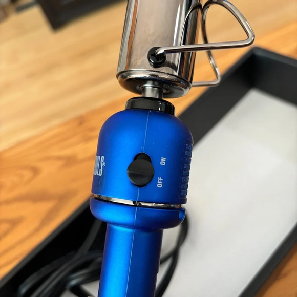 Hot Shot Tools - Helen of Troy - Blue Titanium - 1 1/4" Flipperless Curling Wand - Picture 3 of 12